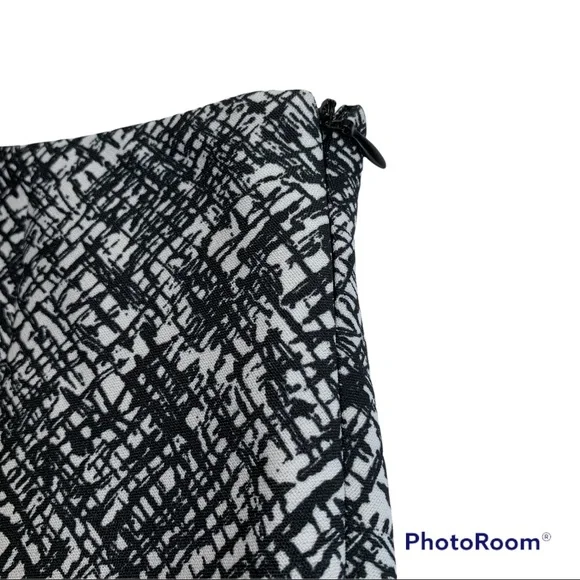 Zara Women’s Flare Black and White Mini Skirt - Picture 4 of 7